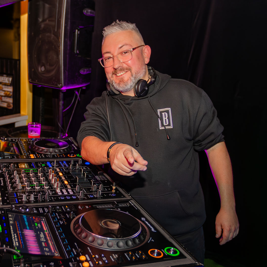 90s VS 00s with DJ Eric | Exchange Saturdays